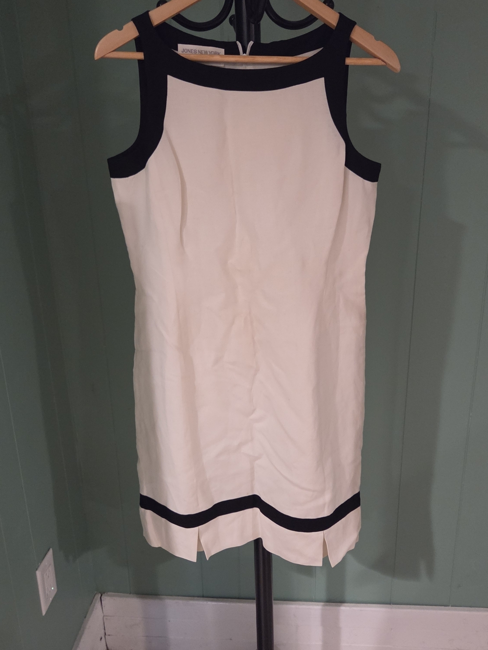 Jones New York Cream Sleeveless Sheath Dress with Black Trim
